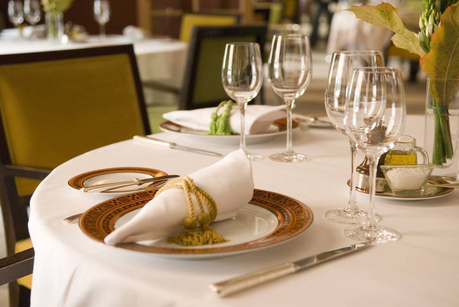 Mastering Restaurant Etiquette: Unspoken Rules for a Seamless Dining Experience